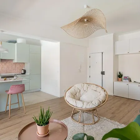 Altido Lovely Apt With Pool Daire