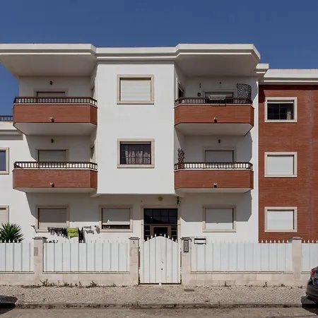 Altido Lovely Apt With Pool Daire Costa da Caparica