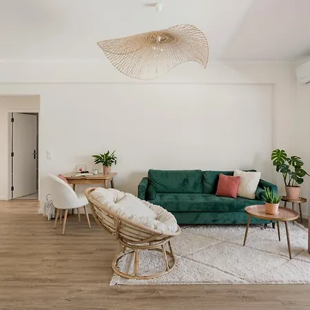 Altido Lovely Apt With Pool Daire *